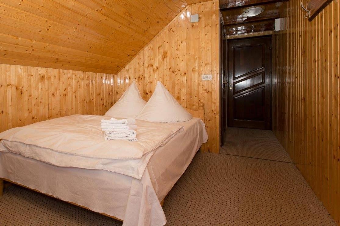 Отель Cabana Ama Тэу Бистра Экстерьер фото